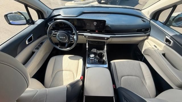 Used 2025 Kia Carnival EX FWD image 21