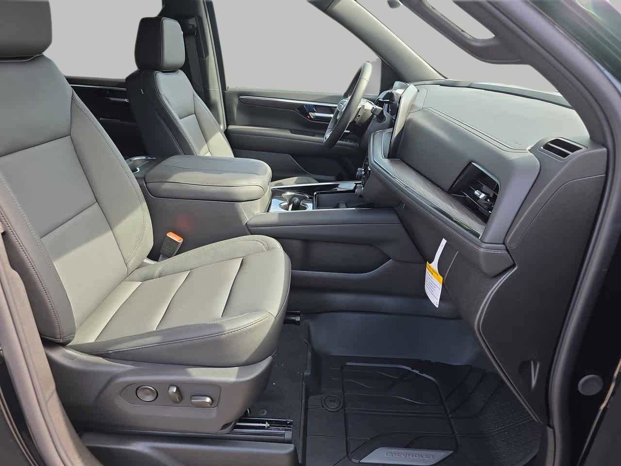 New 2026 Chevrolet Suburban LT w/ Comfort Package image 10