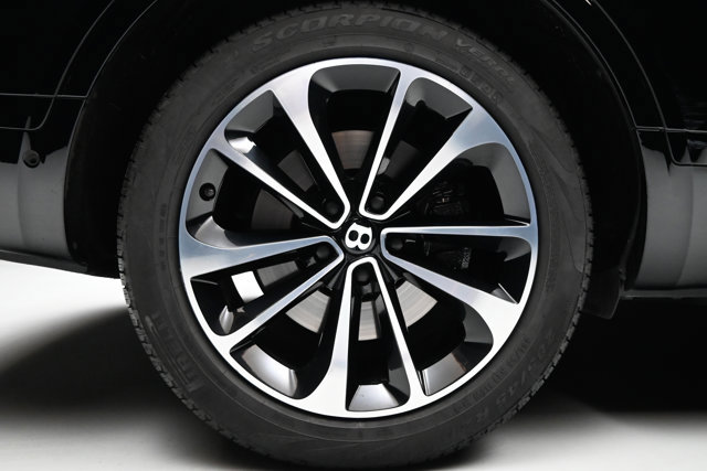 Used 2019 Bentley Bentayga image 42