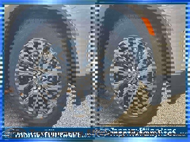 Used 2023 Chevrolet Traverse RS image 9