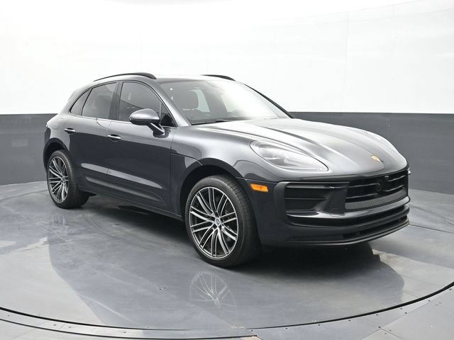 Certified 2025 Porsche Macan AWD/4WD image 23
