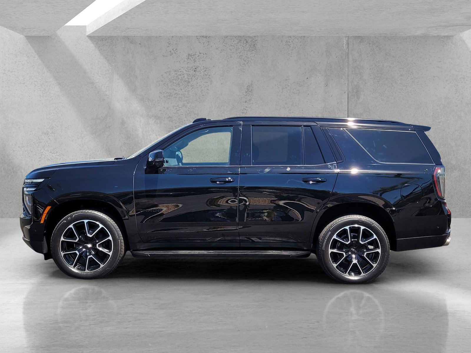 Used 2025 Chevrolet Tahoe RST w/ Comfort Package AWD/4WD image 8
