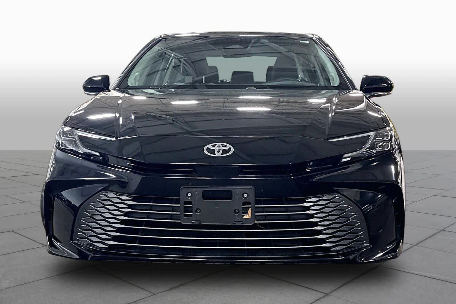Used 2025 Toyota Camry XLE w/ Premium Package AWD/4WD image 4