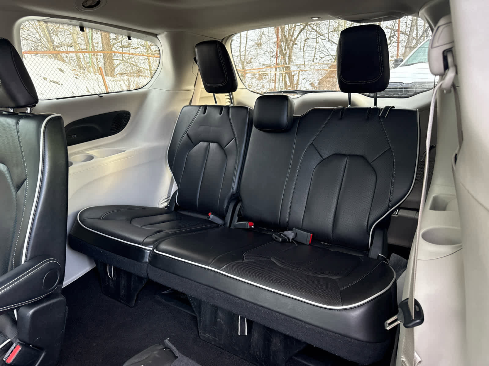 Used 2024 Chrysler Pacifica Limited image 26