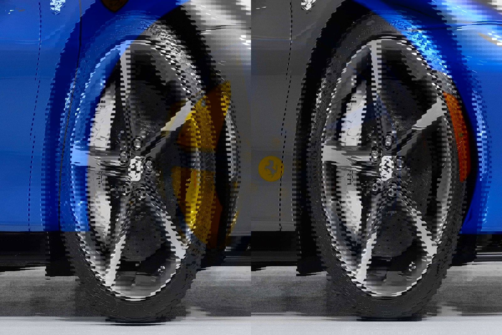 Used 2024 Ferrari SF90 Spider image 21