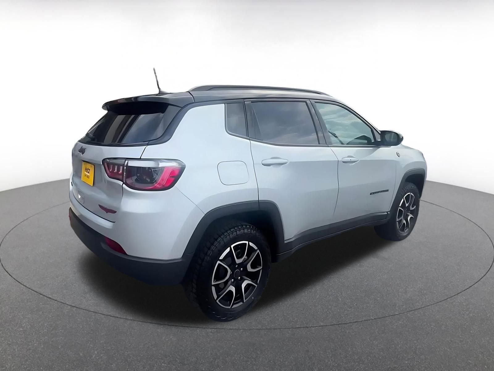 Used 2025 Jeep Compass Trailhawk AWD/4WD image 15