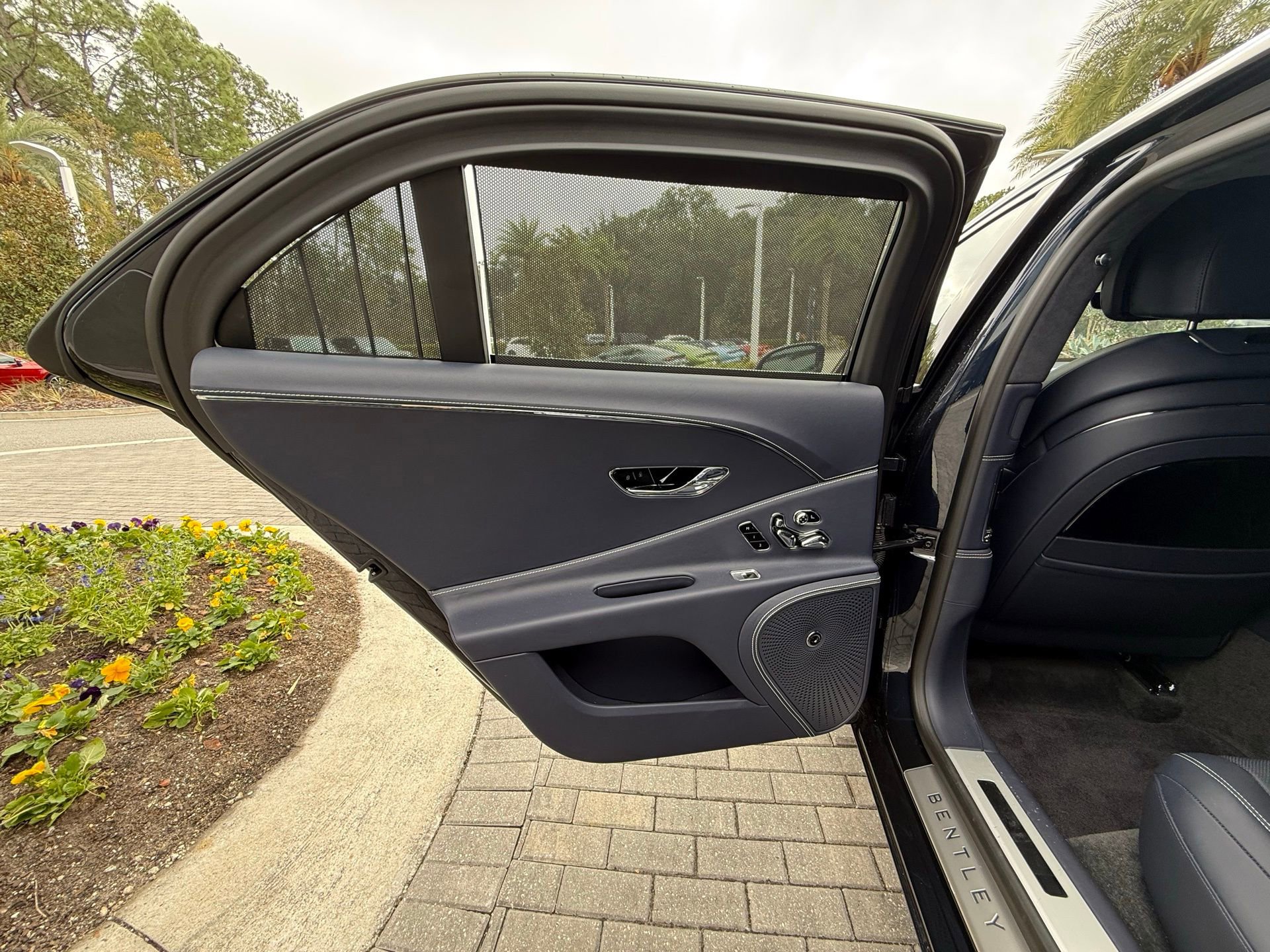 Used 2021 Bentley Flying Spur V8 image 43