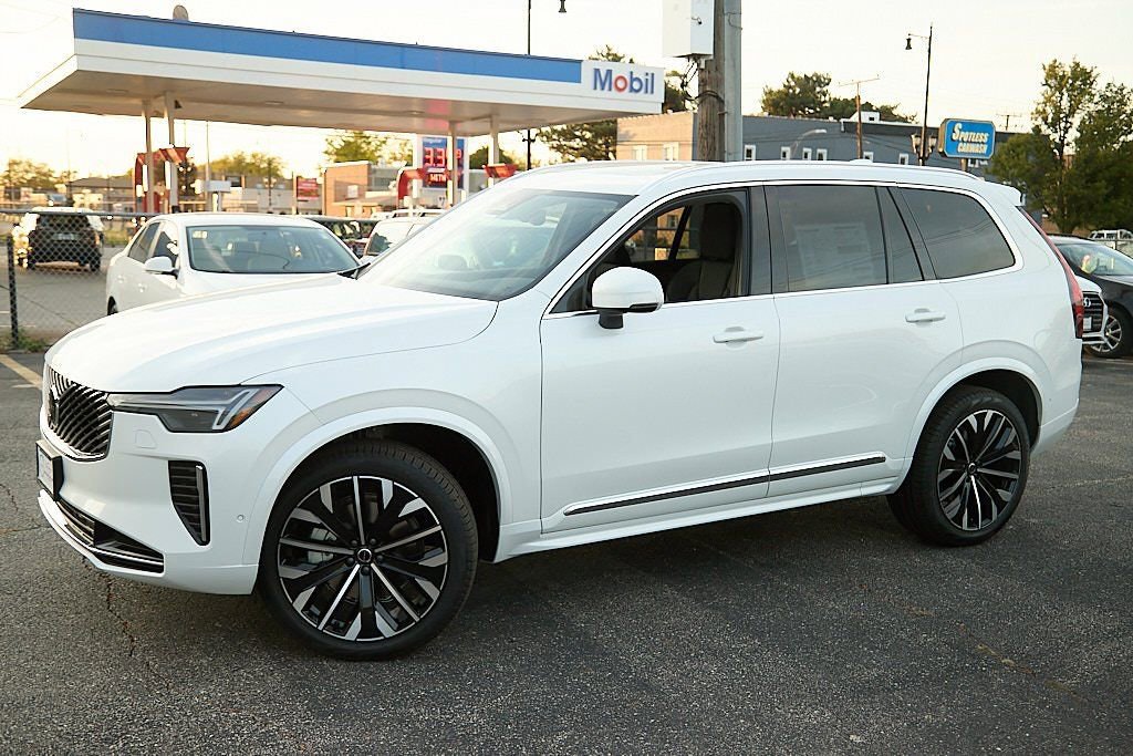 New 2026 Volvo XC90 B6 Plus w/ Protection Package image 3