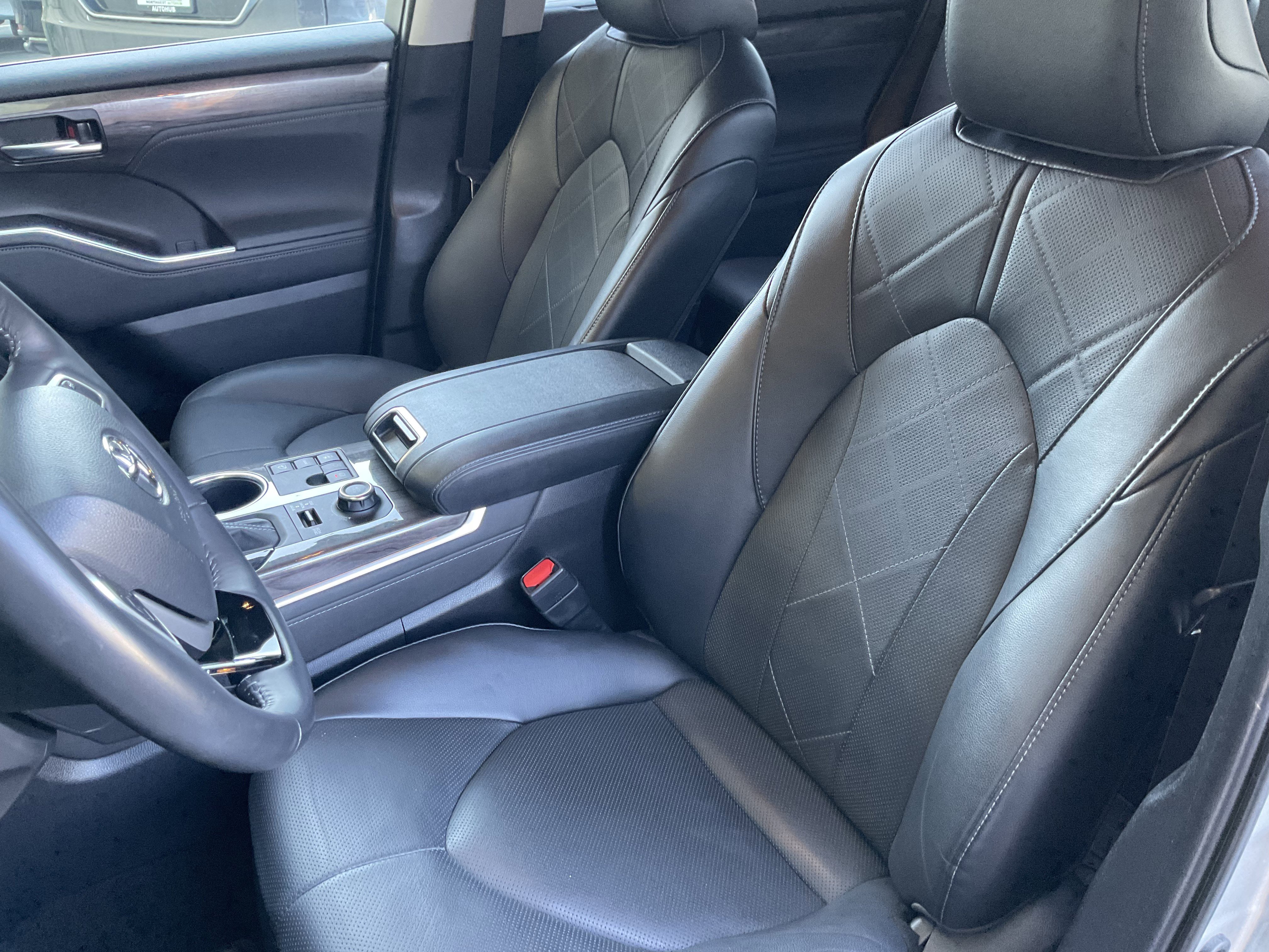 Used 2024 Toyota Highlander Platinum image 34