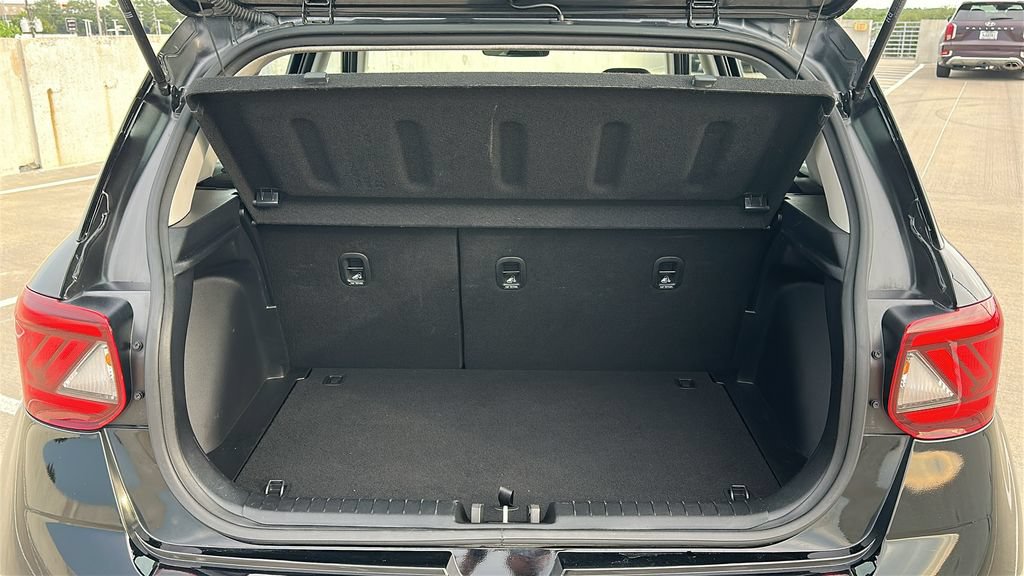 Used 2025 Hyundai Venue SEL FWD image 34