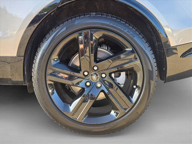 Used 2025 Land Rover Discovery Dynamic SE AWD/4WD image 24