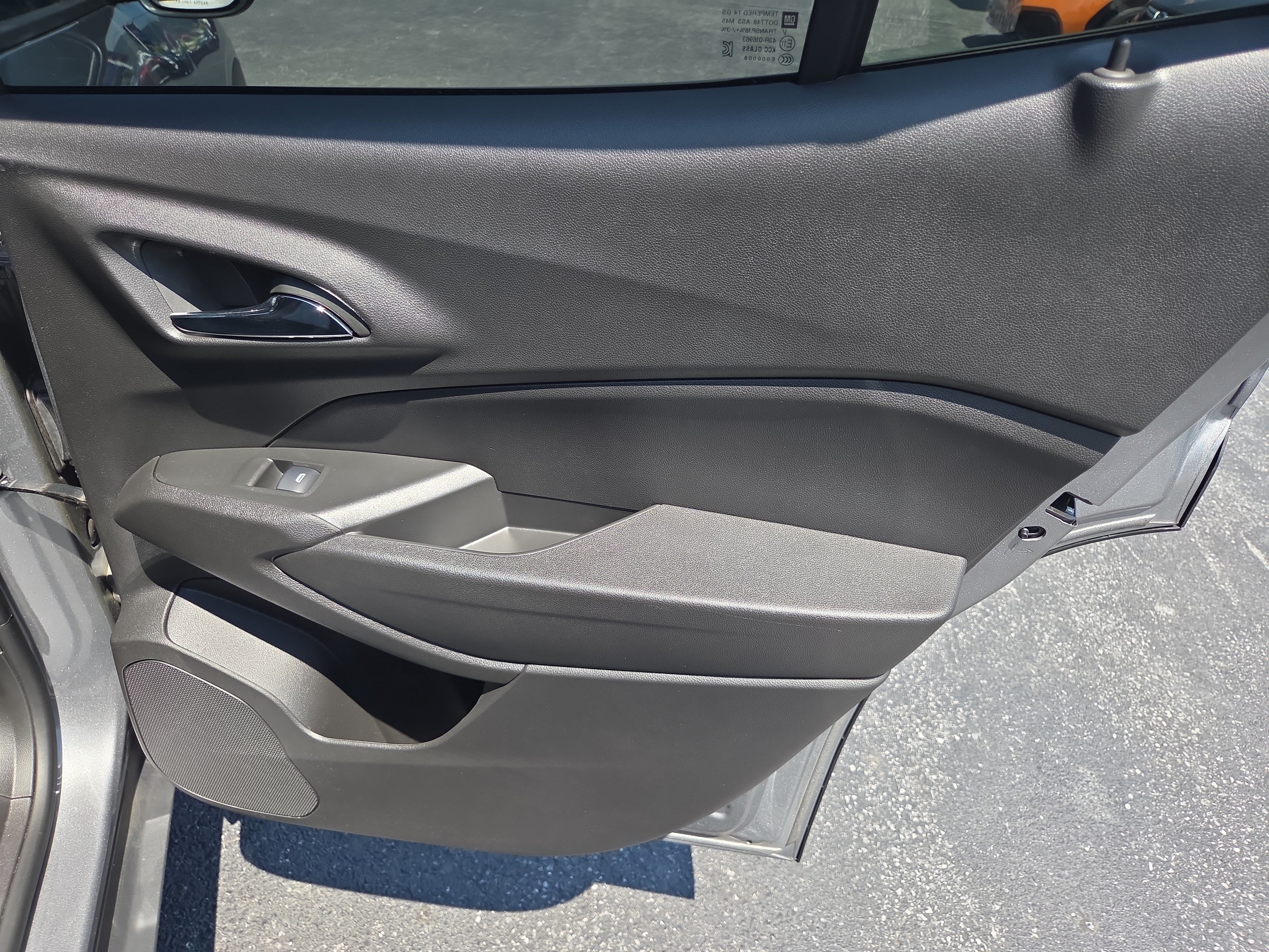 Used 2025 Chevrolet Trax LS FWD image 20