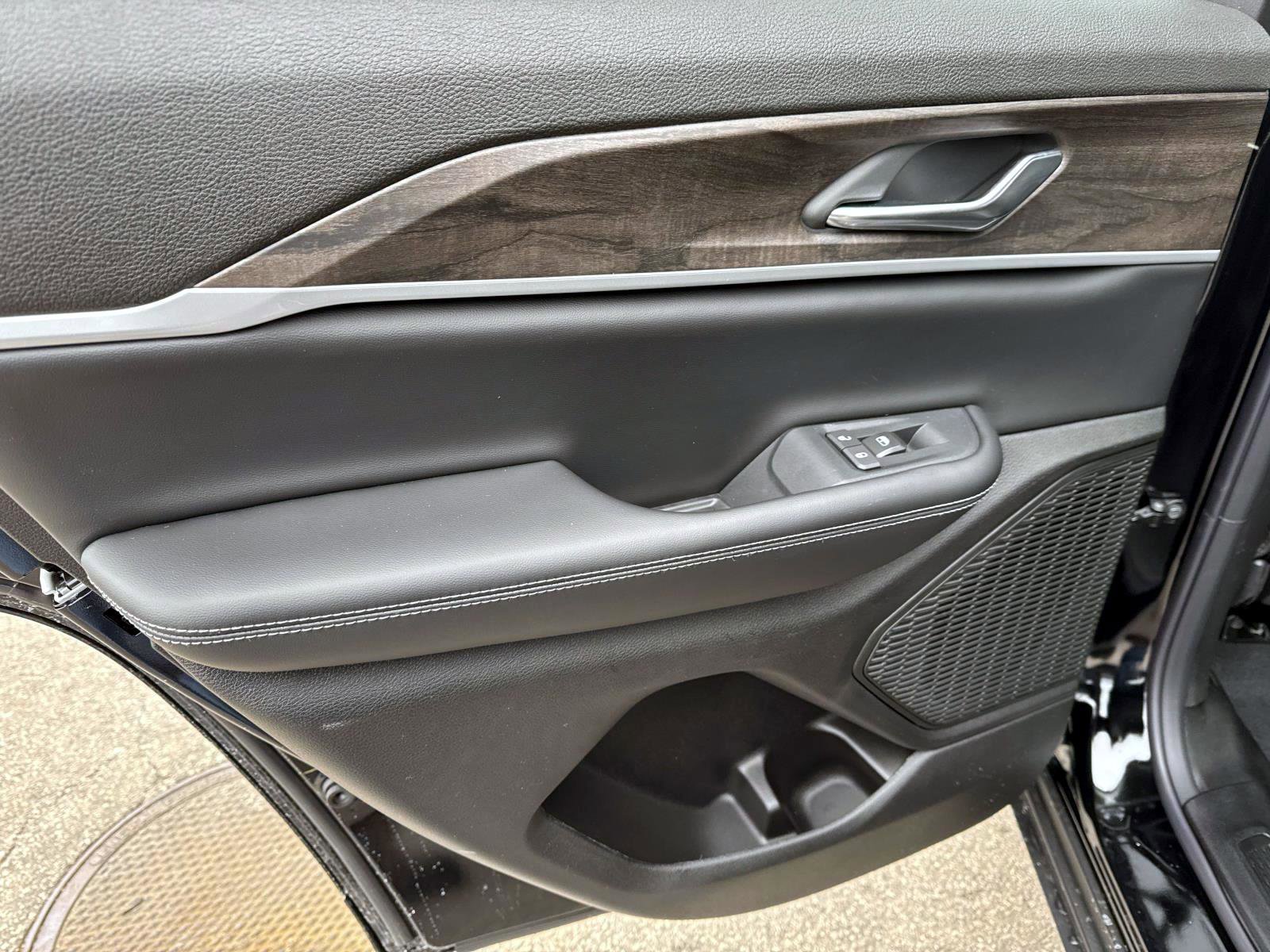 New 2026 Jeep Grand Cherokee Altitude image 7