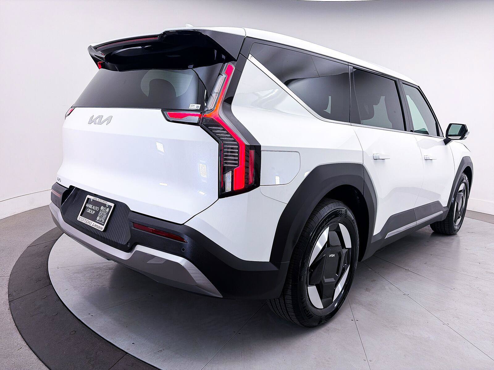Used 2024 Kia EV9 Light Long Range RWD image 16