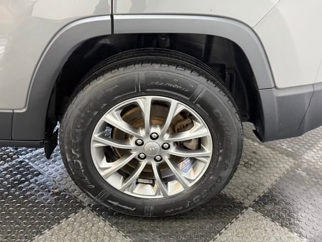 Used 2020 Jeep Cherokee Latitude Lux w/ Comfort/Convenience Group AWD/4WD image 16