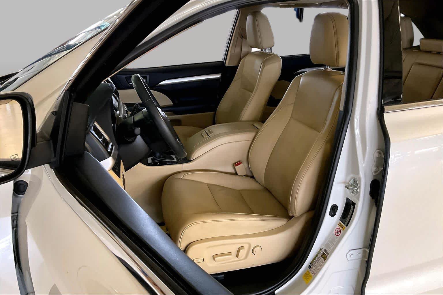 Used 2019 Toyota Highlander XLE FWD image 7