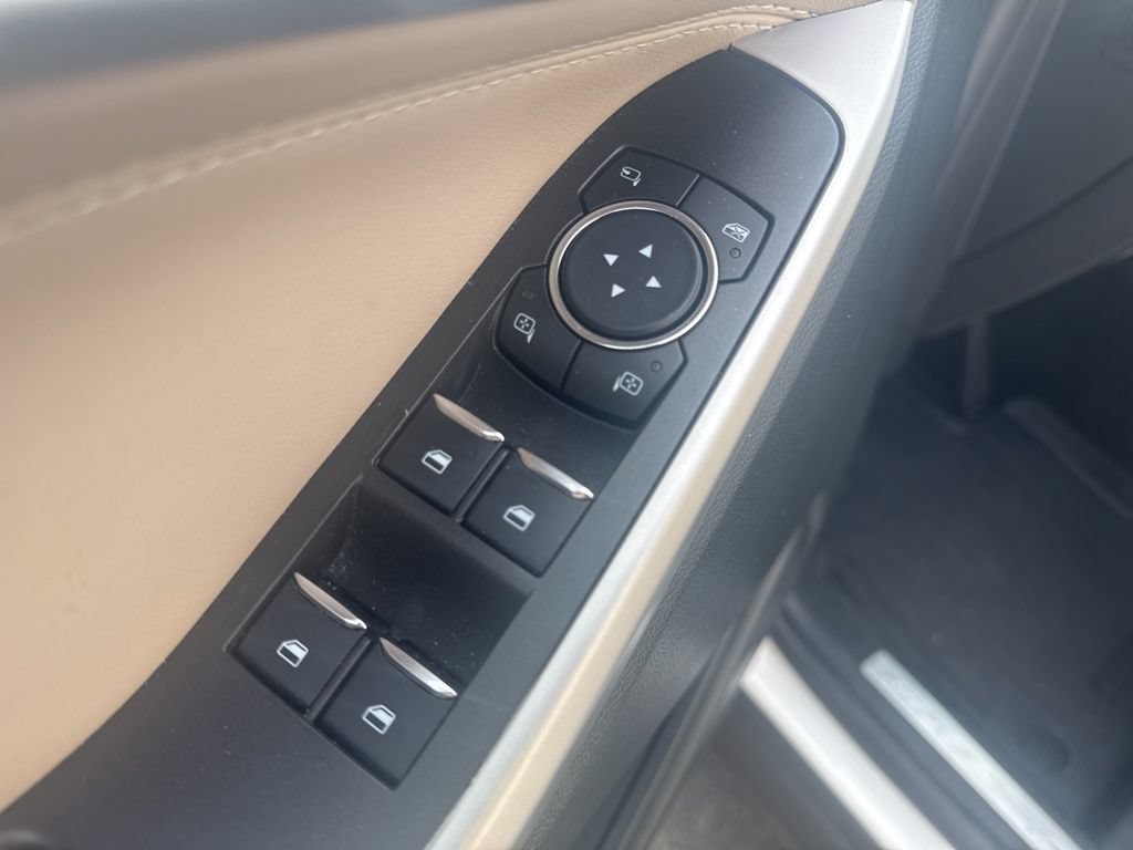 Used 2023 Ford Explorer Limited w/ Equipment Group 301A AWD/4WD image 8