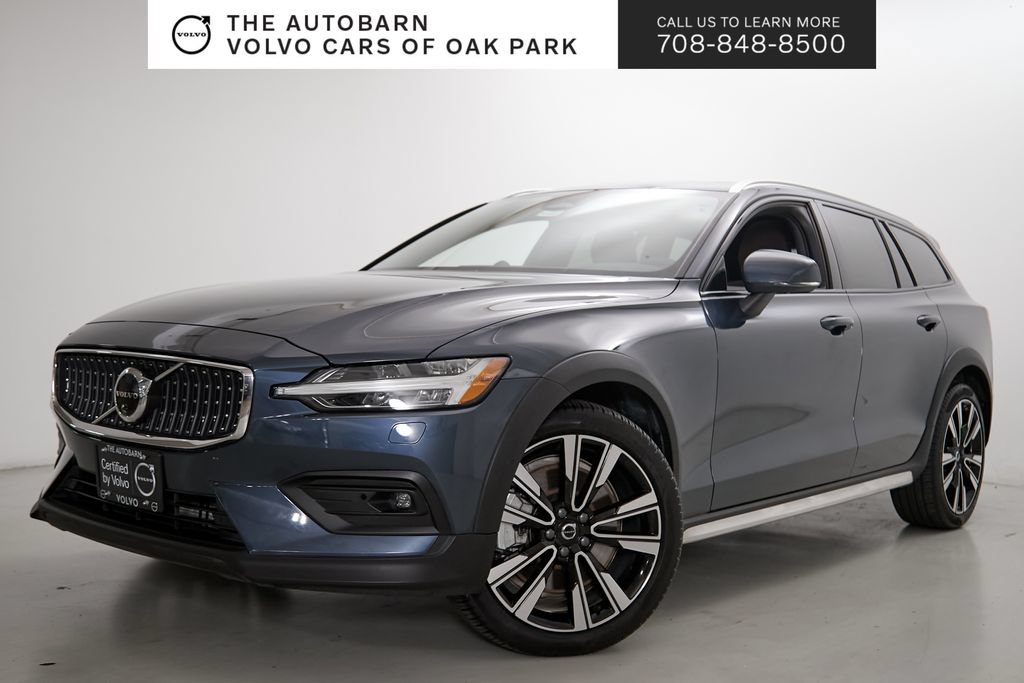 Certified 2025 Volvo V60 B5 Cross Country Ultra AWD/4WD image 1