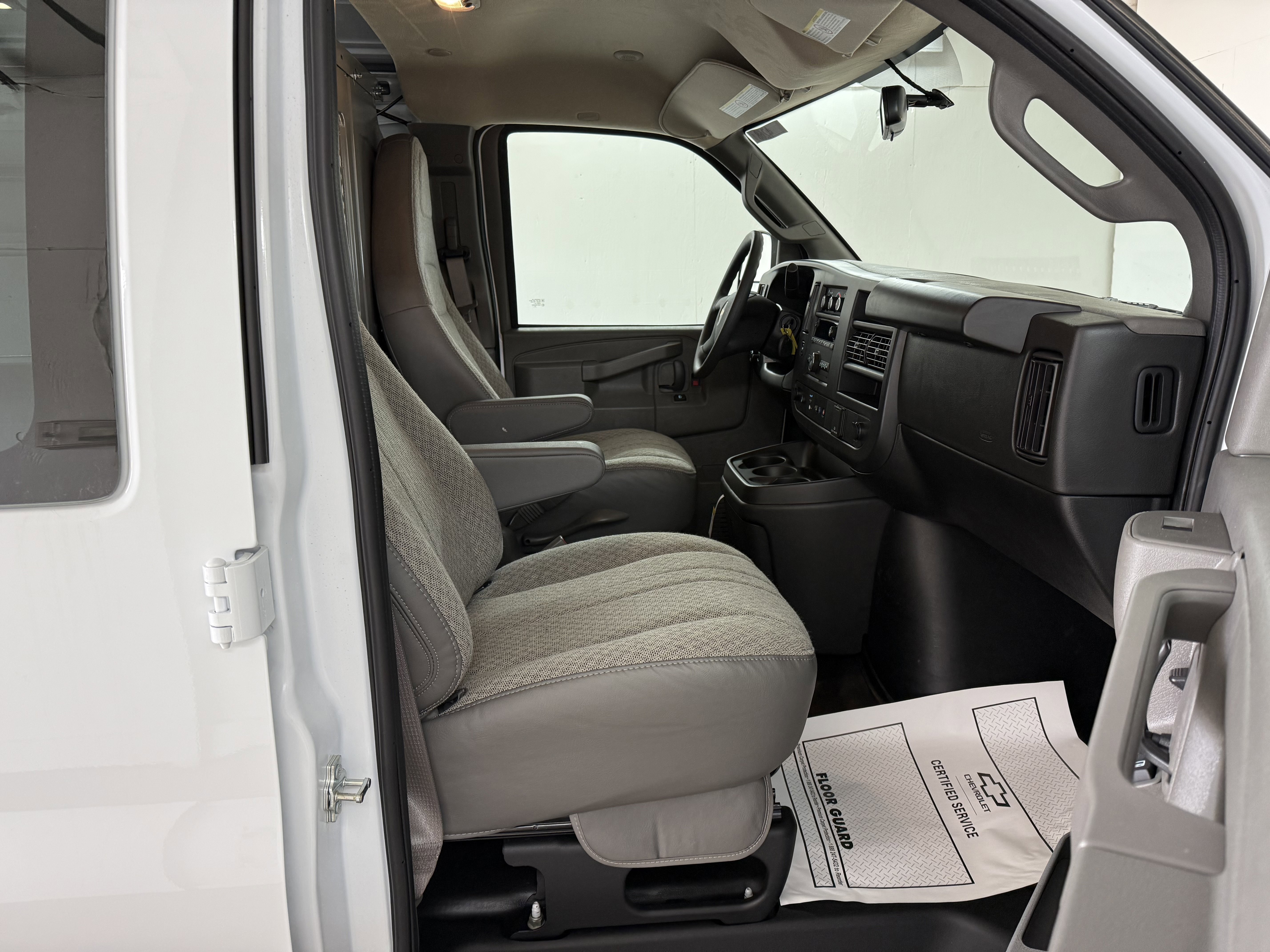 New 2025 Chevrolet Express 3500 w/ Driver Convenience Package image 25