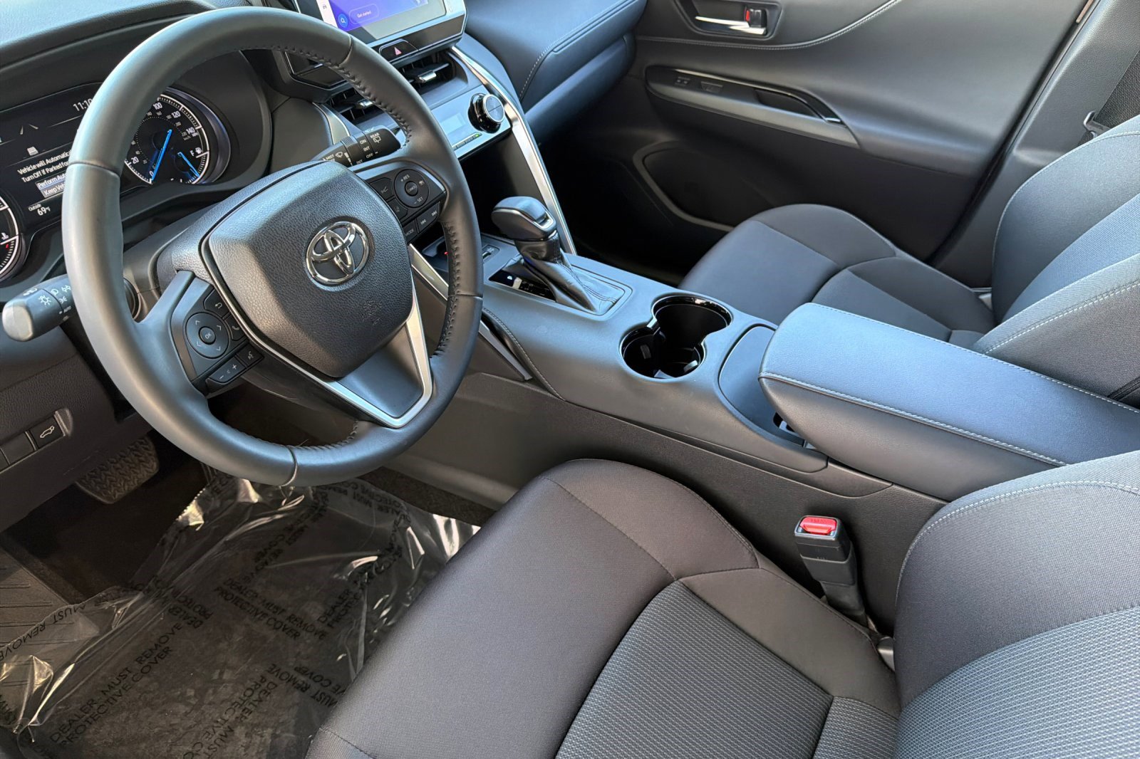 Used 2023 Toyota Venza LE AWD/4WD image 11
