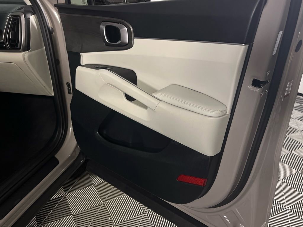 Used 2025 Kia Sorento X-Line EX image 38