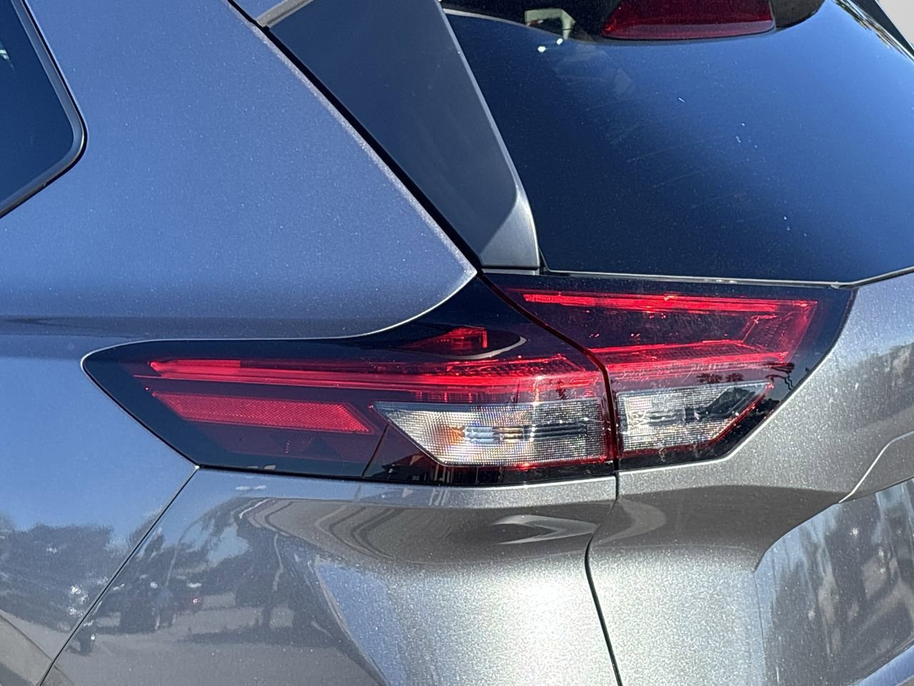 Used 2024 Nissan Rogue S image 7