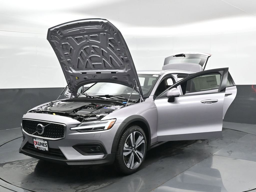 New 2026 Volvo V60 B5 Cross Country Plus w/ Climate Package AWD/4WD image 46