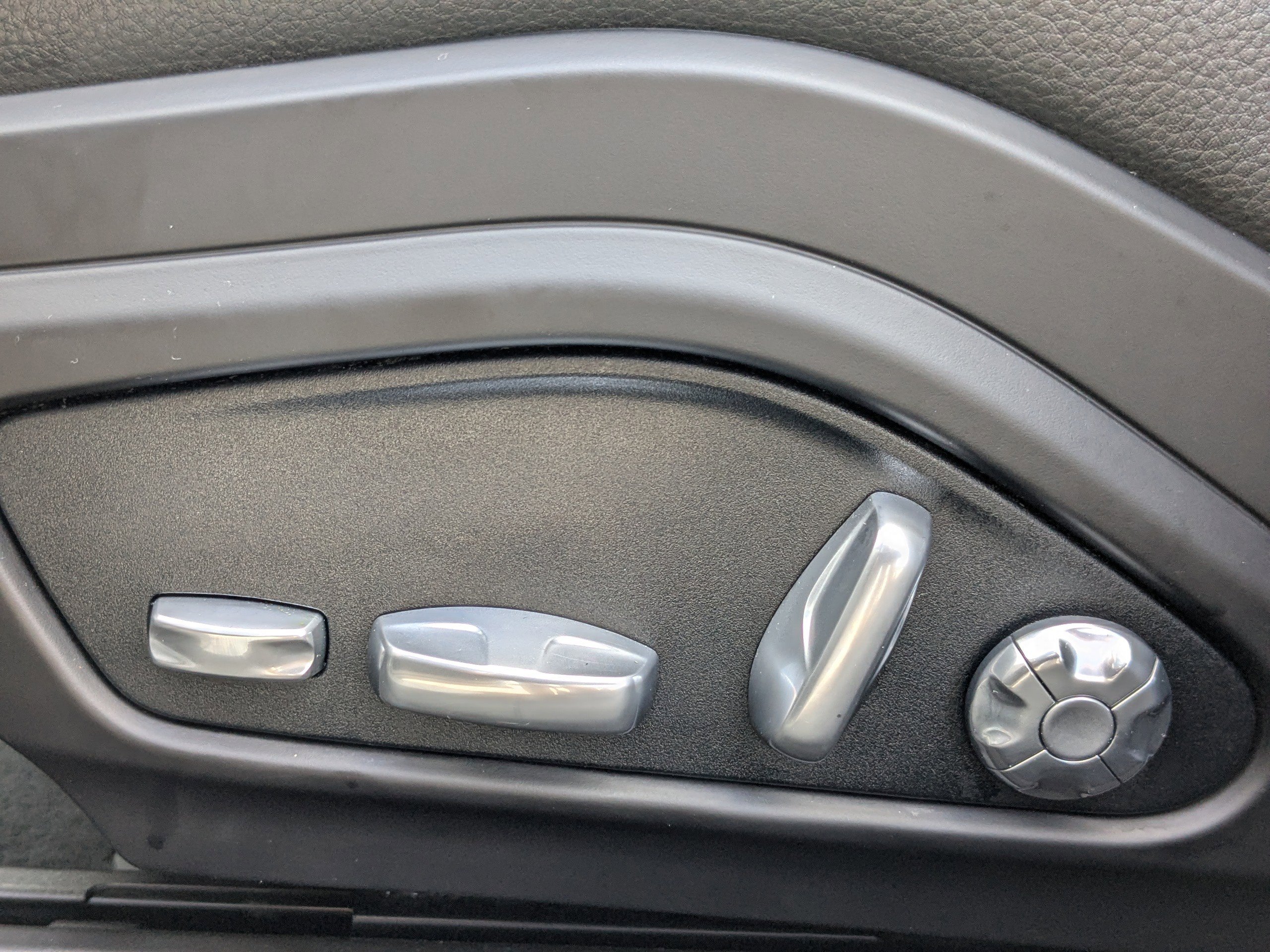 Used 2018 Porsche Panamera 4S w/ Premium Package Plus image 22