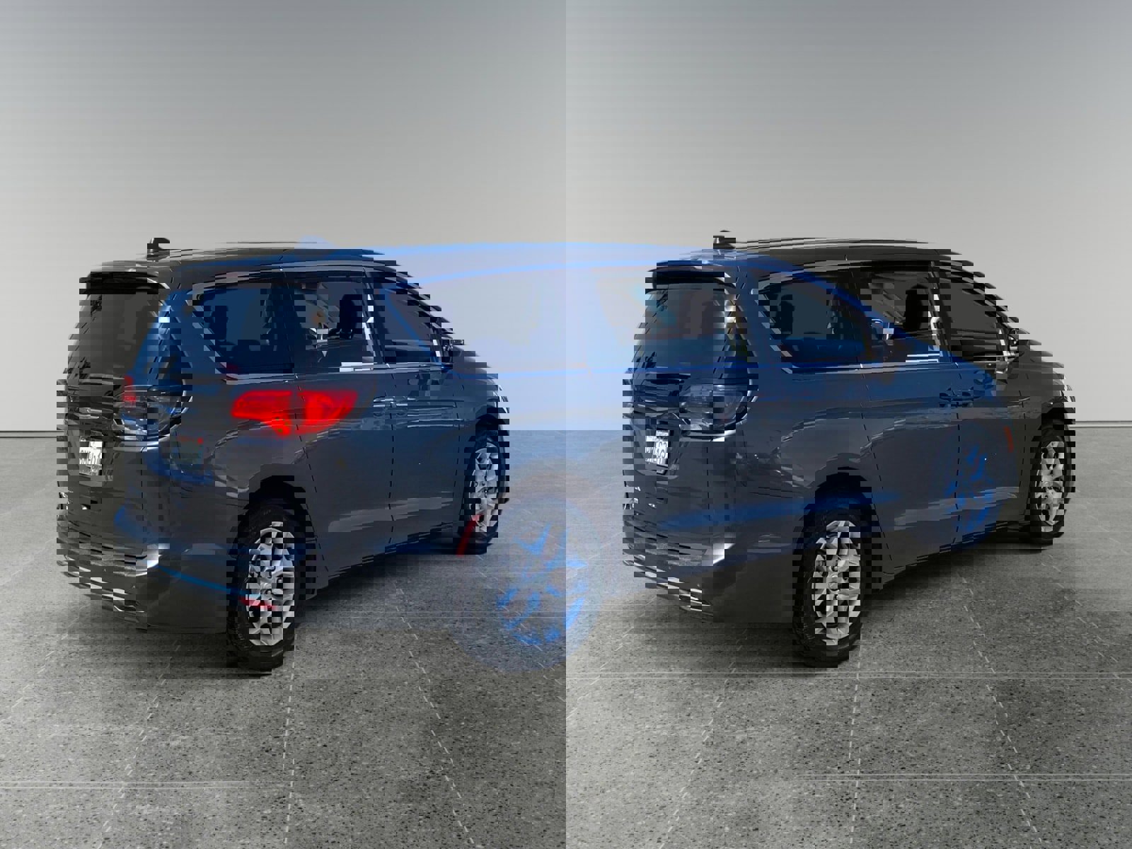 Used 2019 Chrysler Pacifica Touring Plus w/ Tire & Wheel Group image 5