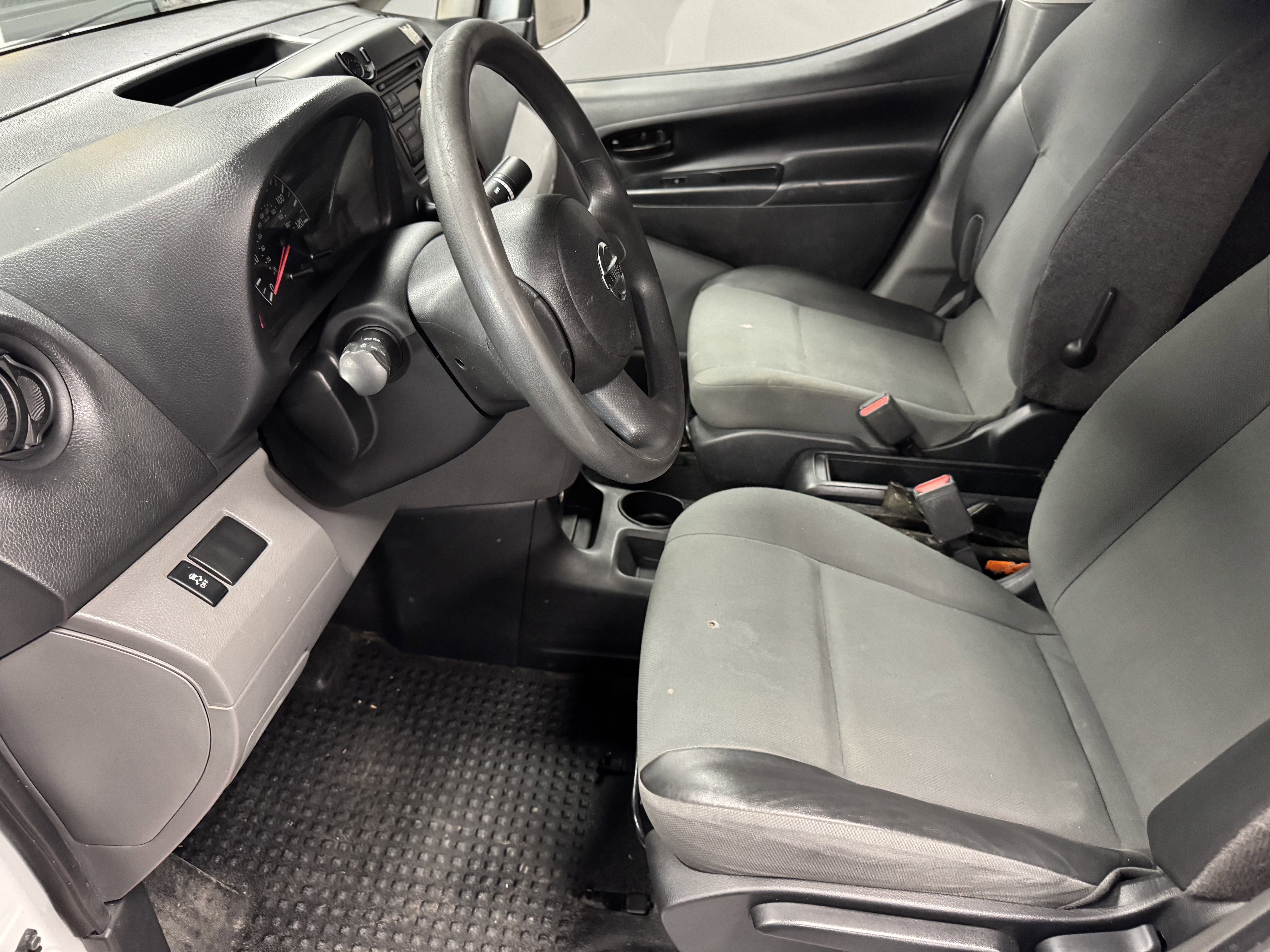 Used 2015 Nissan NV200 S w/ Back Door Glass Package image 8