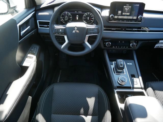 Used 2025 Mitsubishi Outlander ES image 10