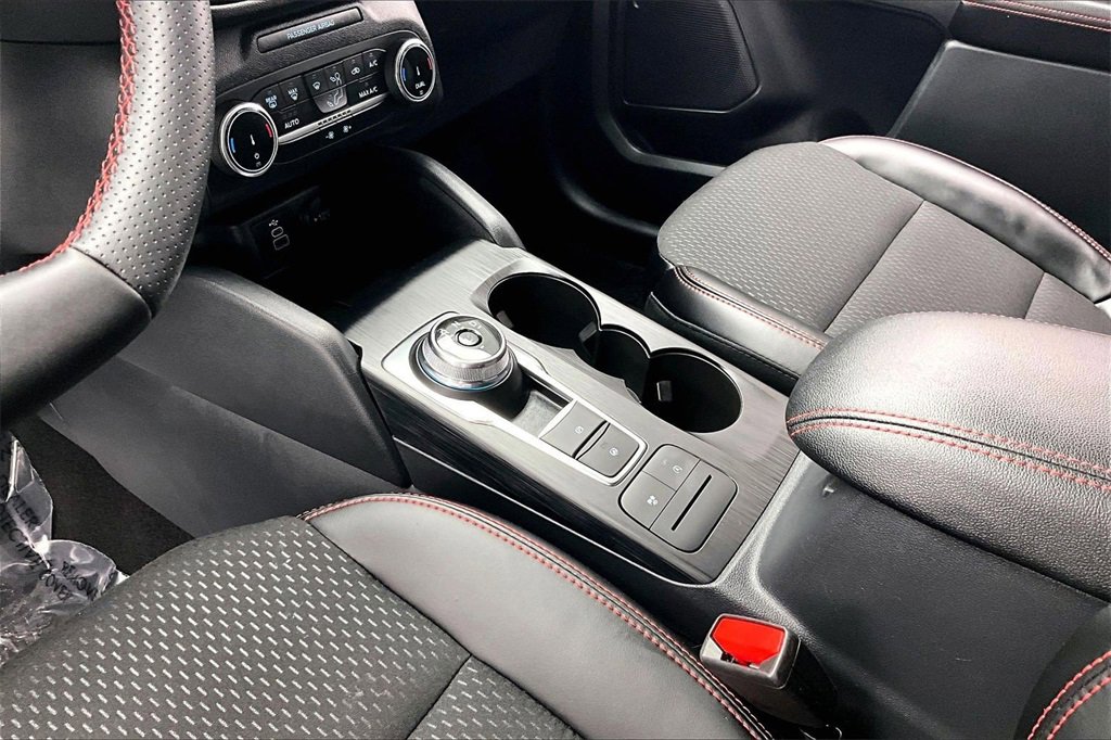 Used 2025 Ford Escape ST-Line image 15