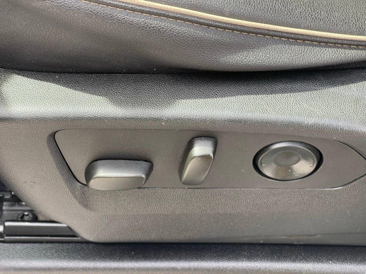 Used 2023 Chevrolet Suburban Premier image 10