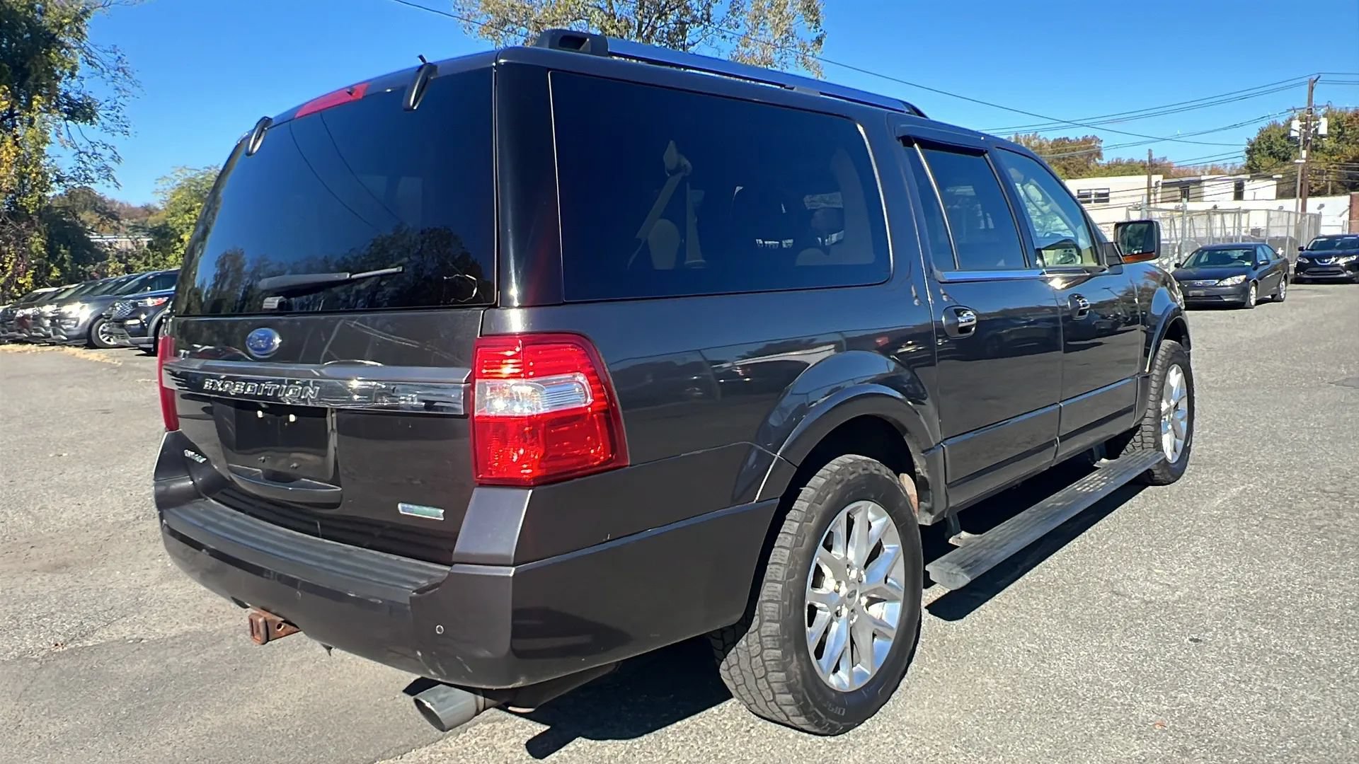 Used 2017 Ford Expedition EL Limited w/ Equipment Group 301A AWD/4WD image 5