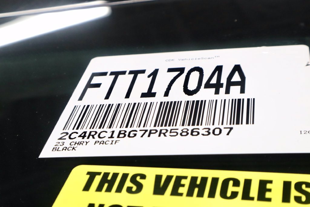 Used 2023 Chrysler Pacifica Touring-L FWD image 34
