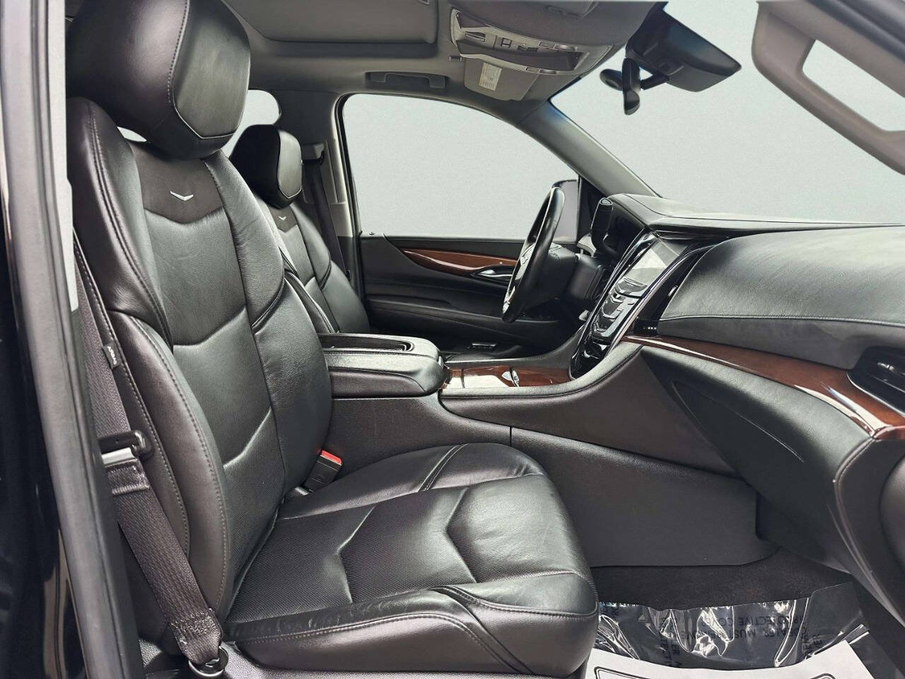 Used 2016 Cadillac Escalade ESV Luxury AWD/4WD image 25