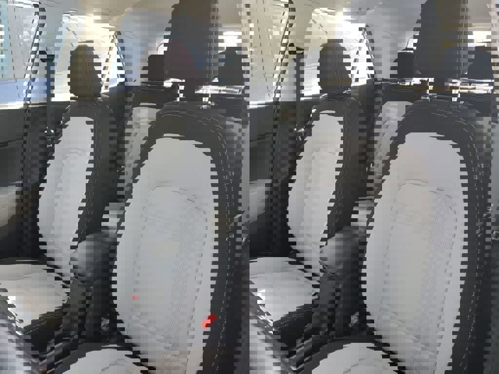 Used 2022 Hyundai Venue SEL w/ Cargo Package image 3