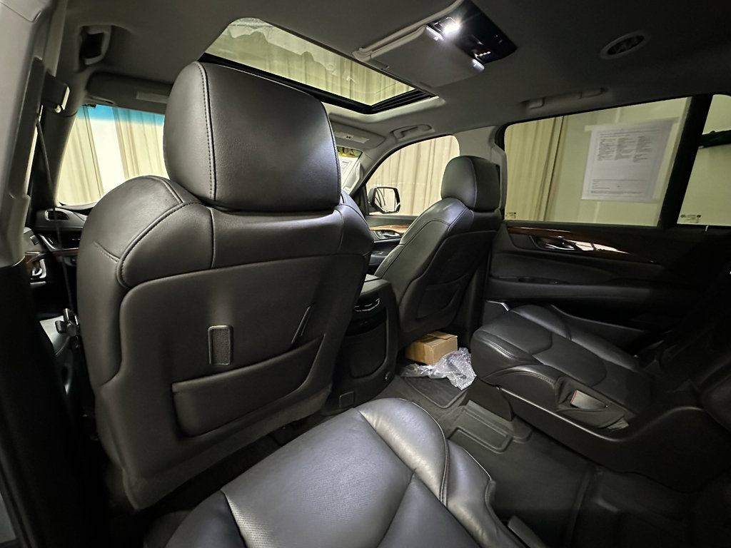 Used 2020 Cadillac Escalade Luxury image 24