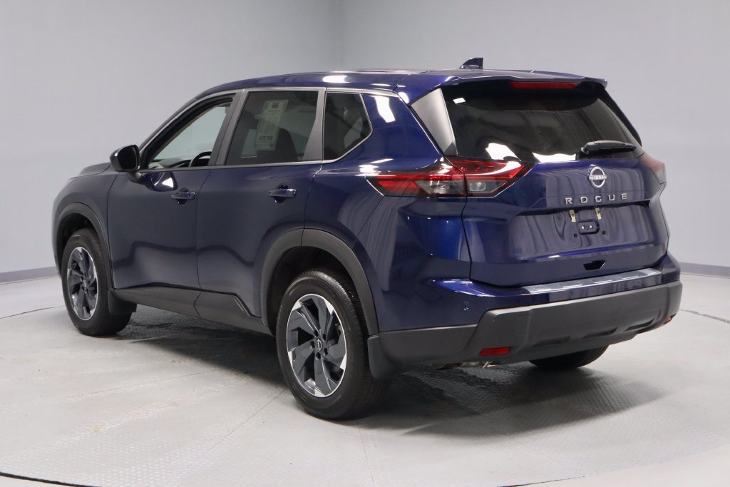 Certified 2026 Nissan Rogue SV FWD image 8