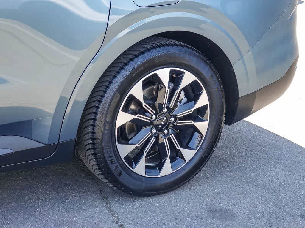Used 2022 Kia Carnival EX FWD image 10