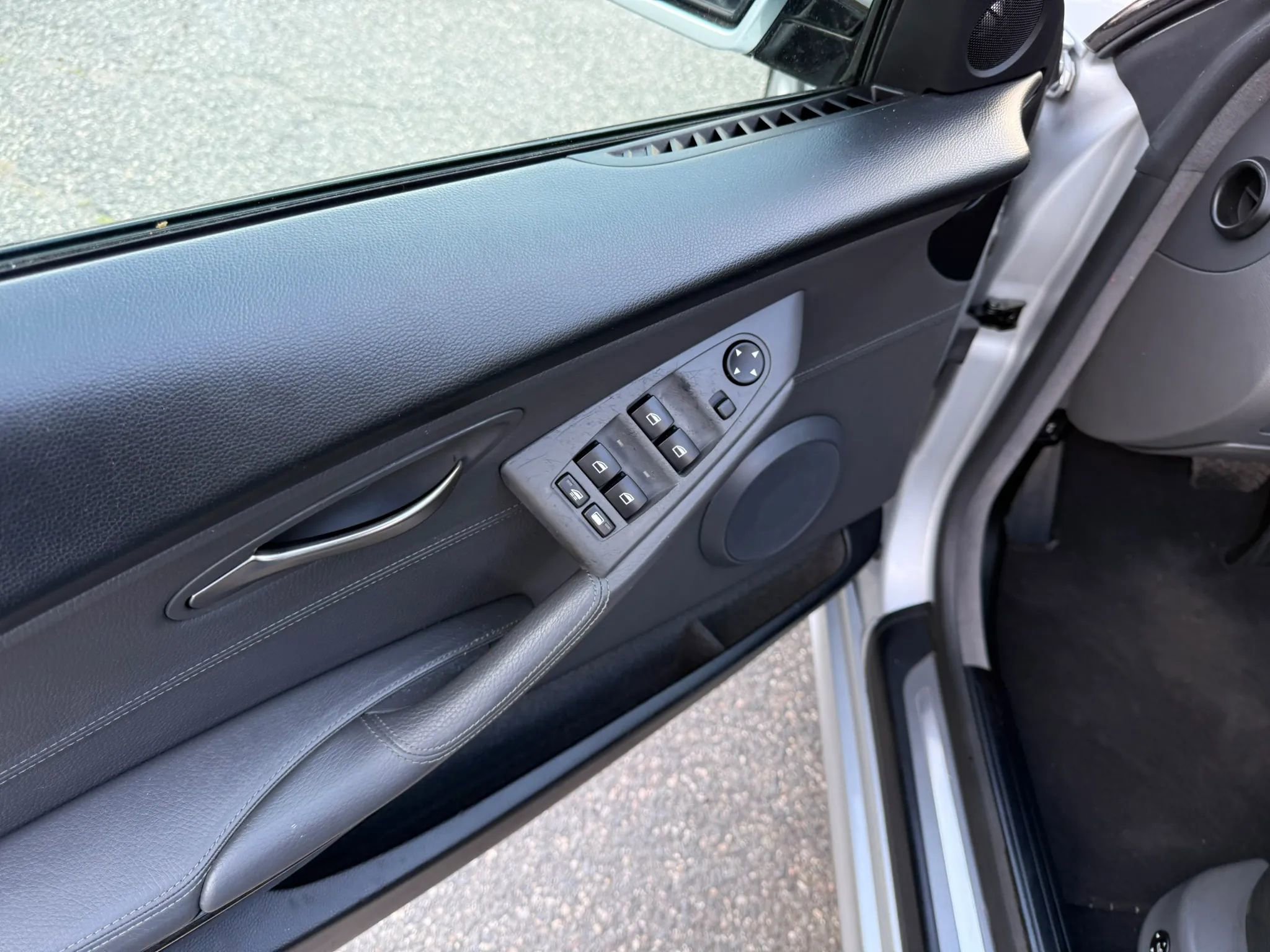 Used 2005 BMW 645Ci Convertible RWD image 28