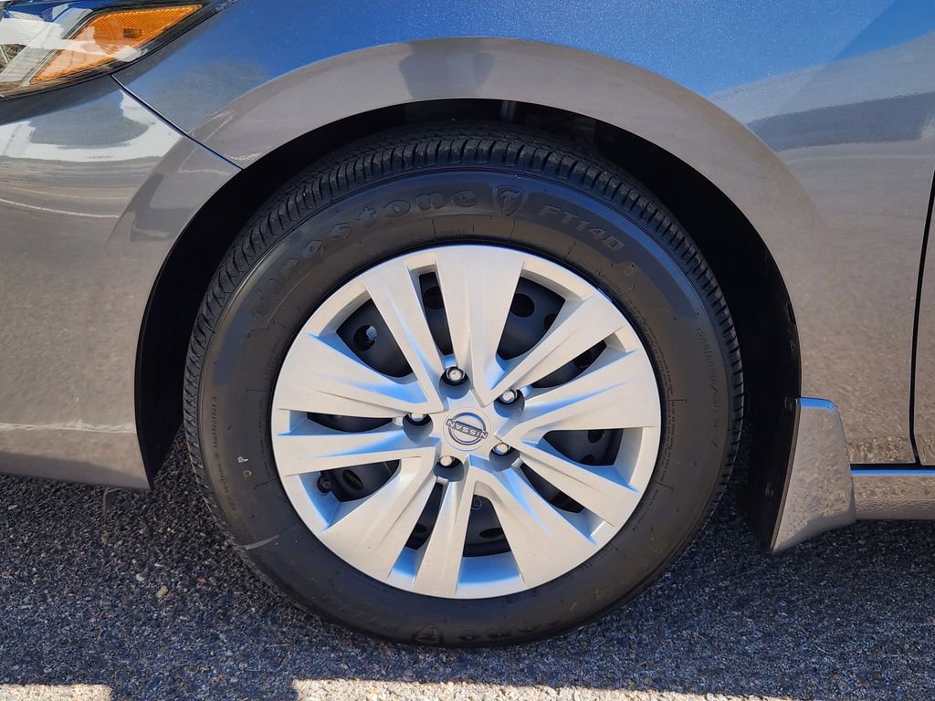 Used 2025 Nissan Sentra S image 16