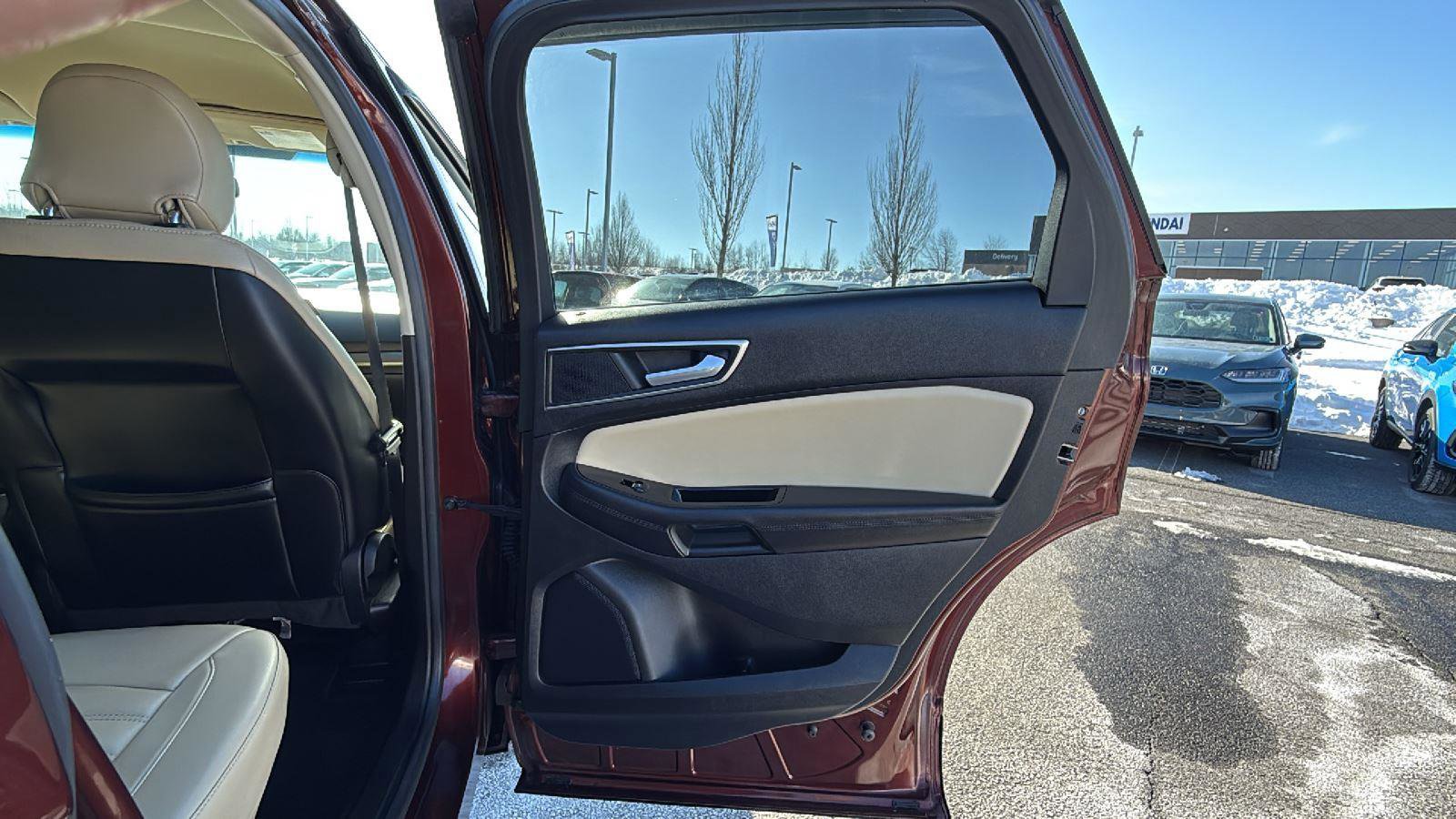 Used 2015 Ford Edge SEL w/ Equipment Group 201A image 19