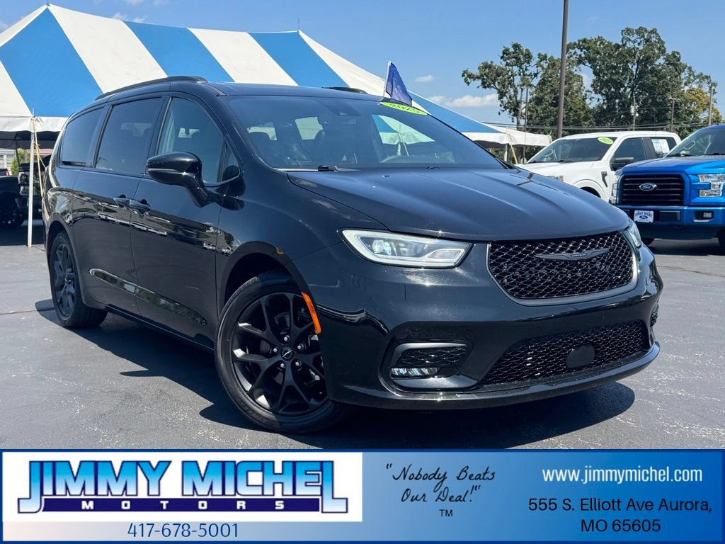 Used 2025 Chrysler Pacifica Limited
