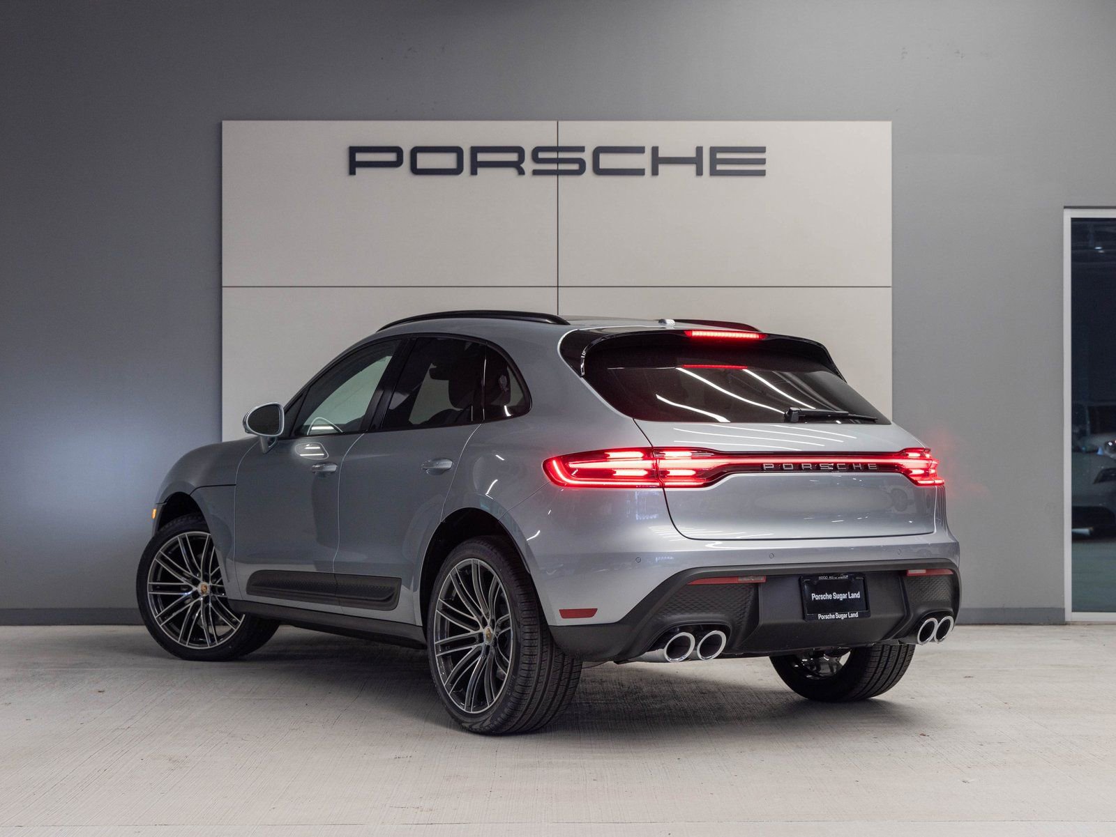 Certified 2026 Porsche Macan image 3