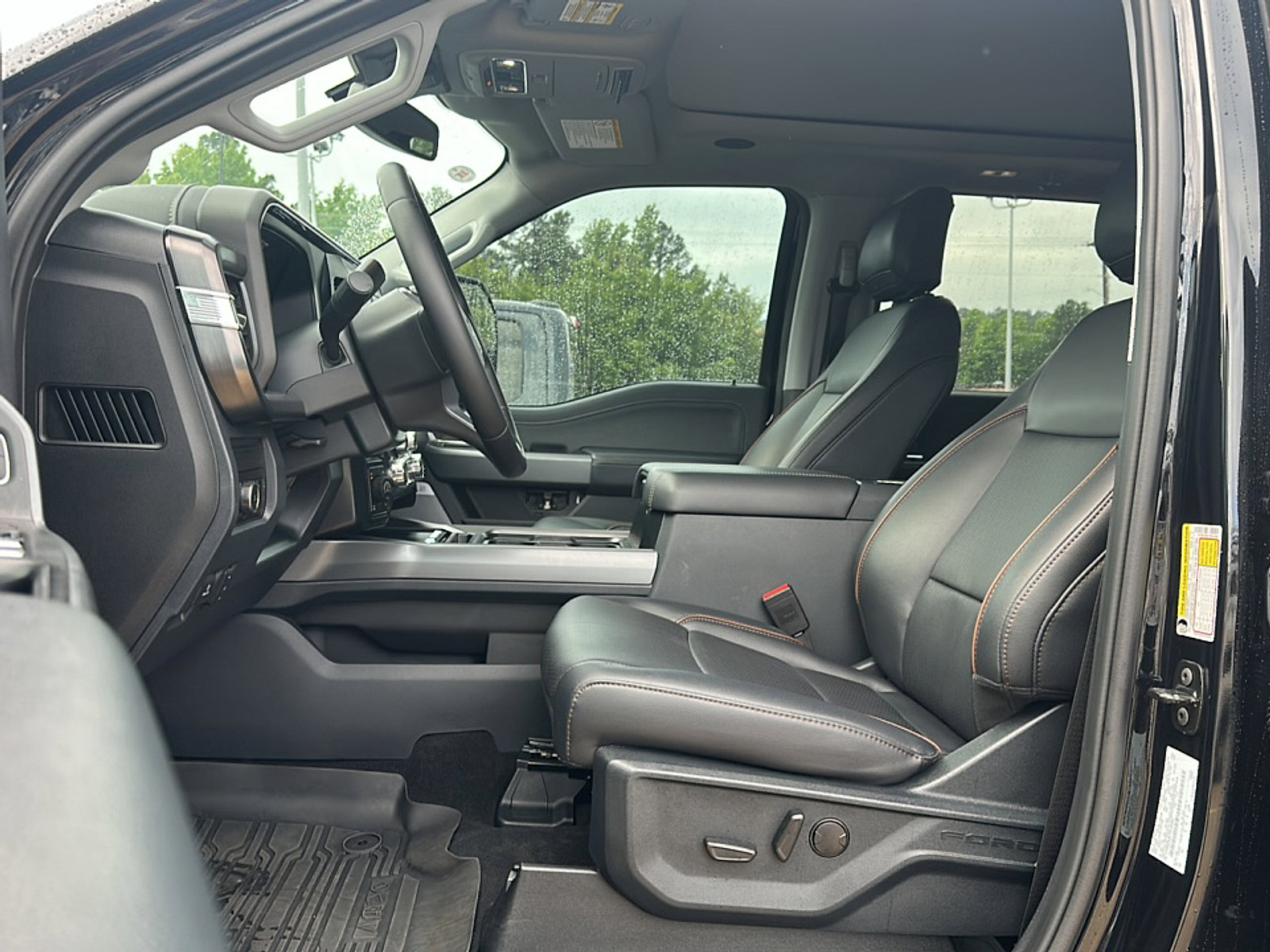 Used 2026 Ford F250 Lariat w/ Tremor Off-Road Package AWD/4WD image 12