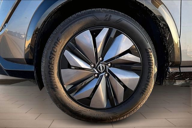 Used 2023 Nissan Ariya AWD image 9