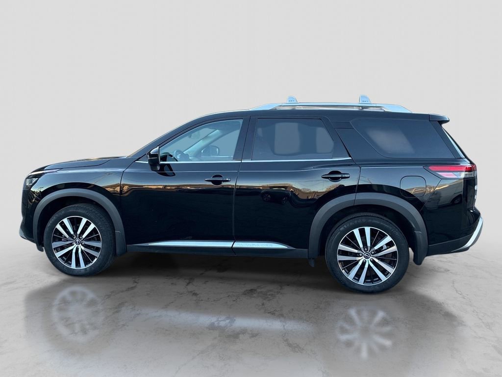 Certified 2024 Nissan Pathfinder Platinum w/ Black Appearance Package AWD/4WD image 4