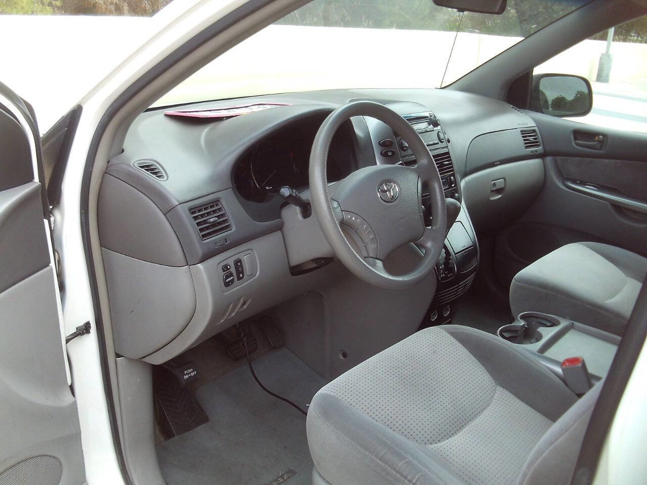Used 2008 Toyota Sienna LE FWD image 16