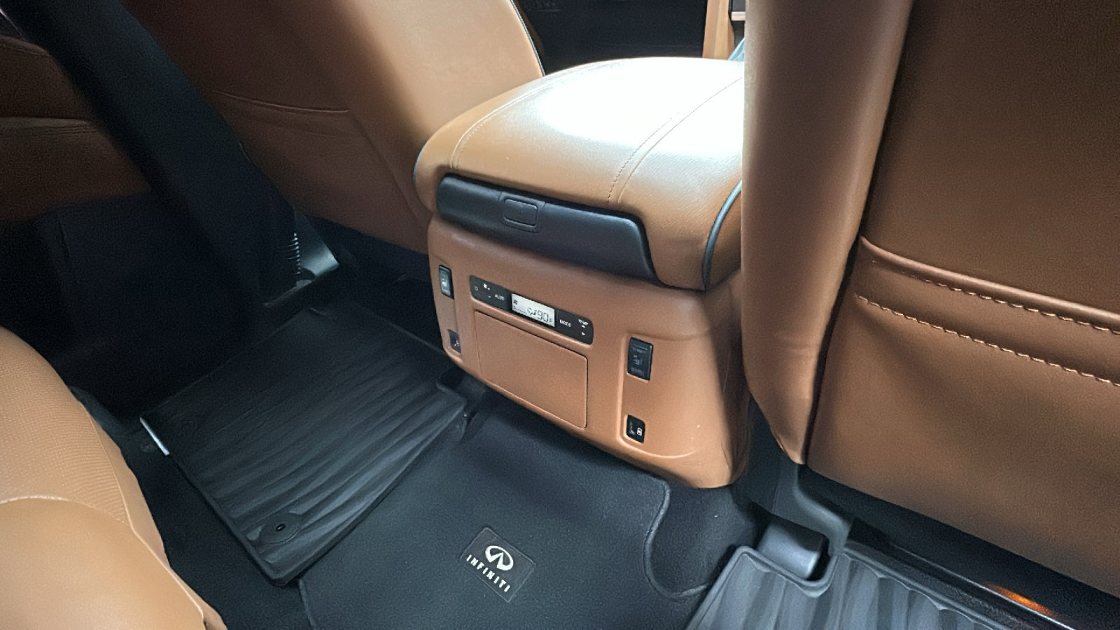 Used 2022 INFINITI QX80 Sensory image 30